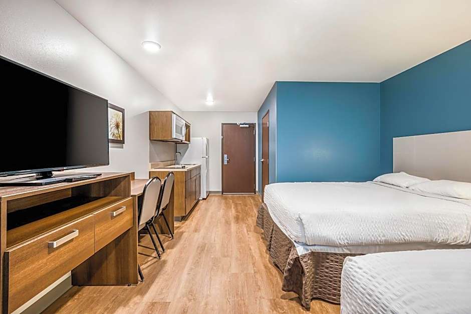 WoodSpring Suites Chicago Addison