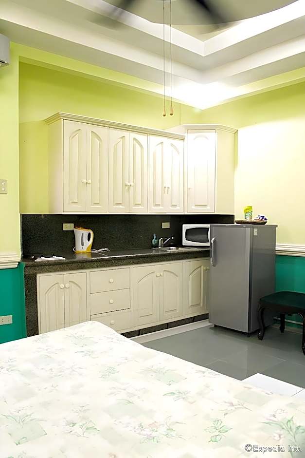 Kokomos Suites Hotel