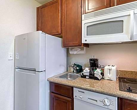 Queen Suite with Sofa Bed - Non-Smoking