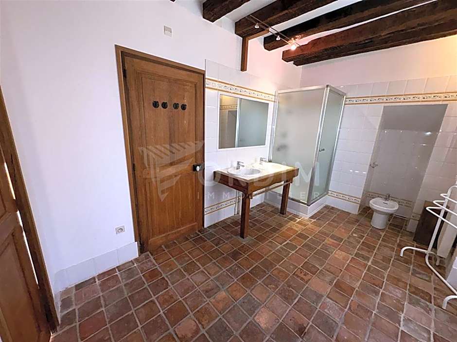 Logis Hostellerie des Clos et restaurant Bistrot des grands crus et Maison de la tour Chablis