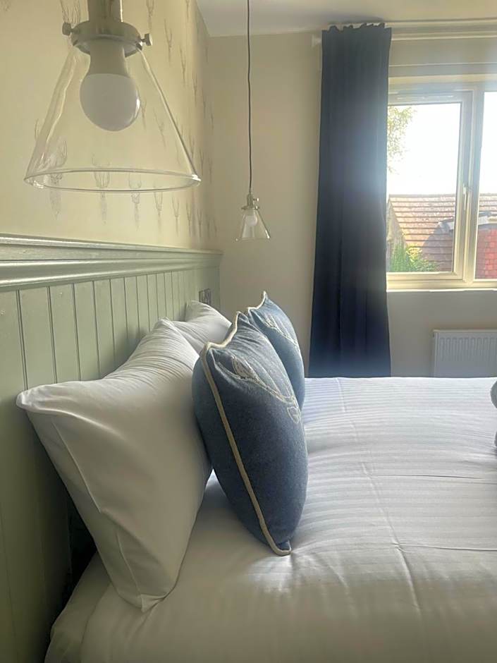 The Horseshoe and Castle