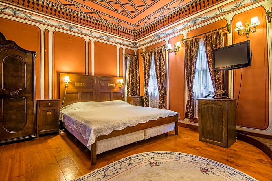 Old Legends Hotel