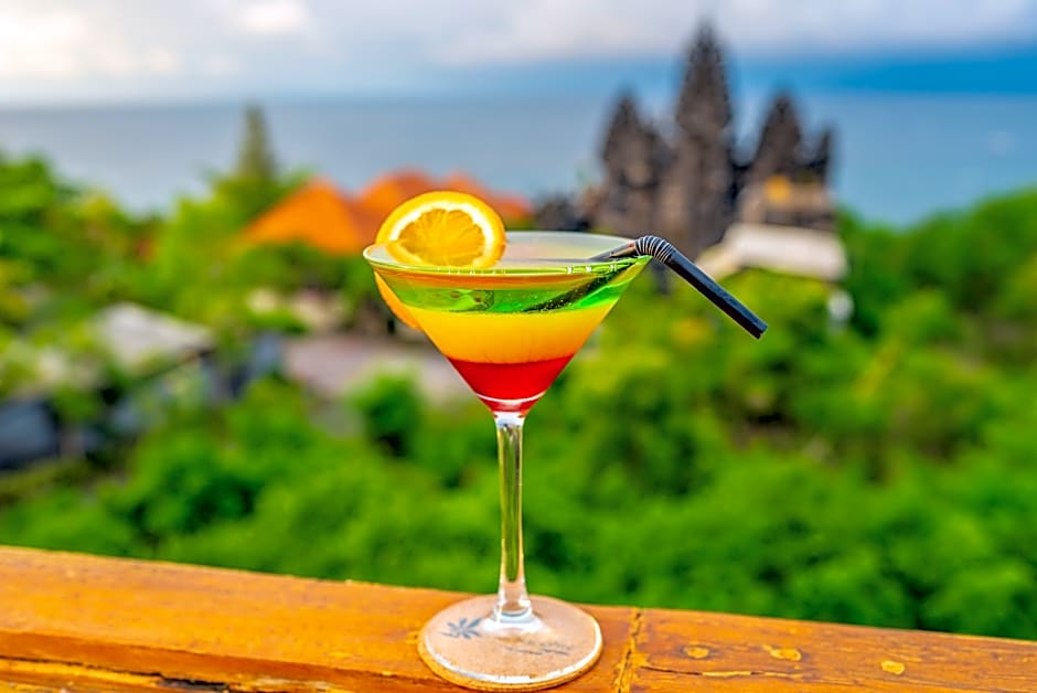 De Sapphire Cliff Villa by Danapati