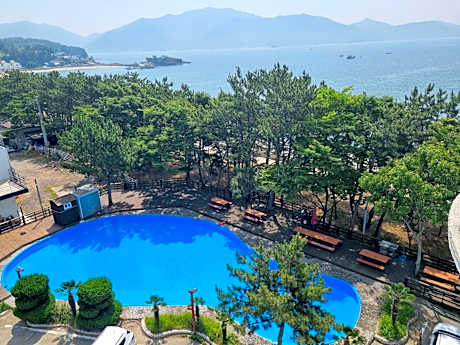 Family Room with Sea View