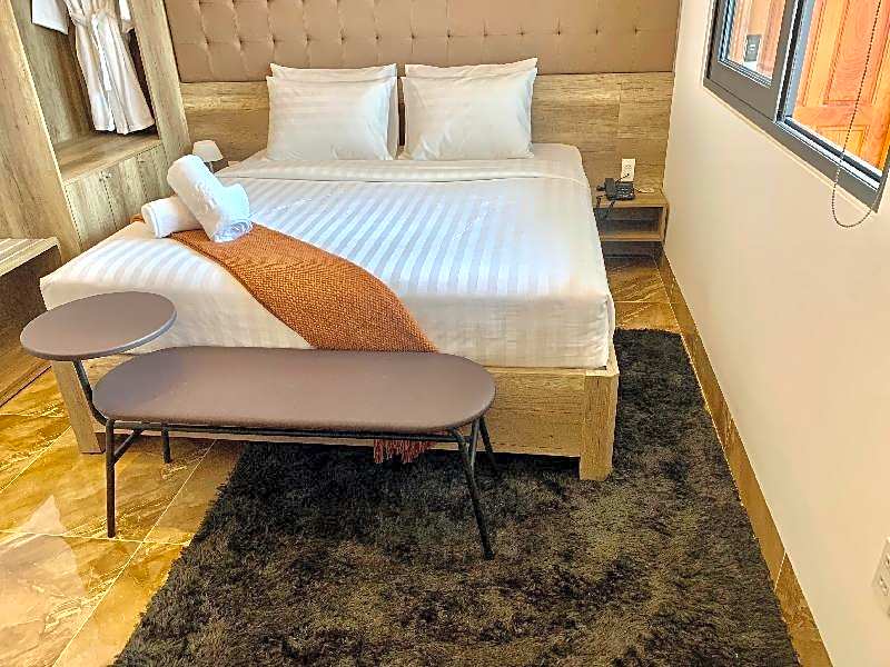 CALIFORNIA HOTEL