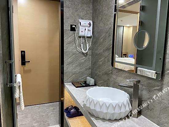 Jinsheng Hotel (Guangzhou Xiancun Metro Station)