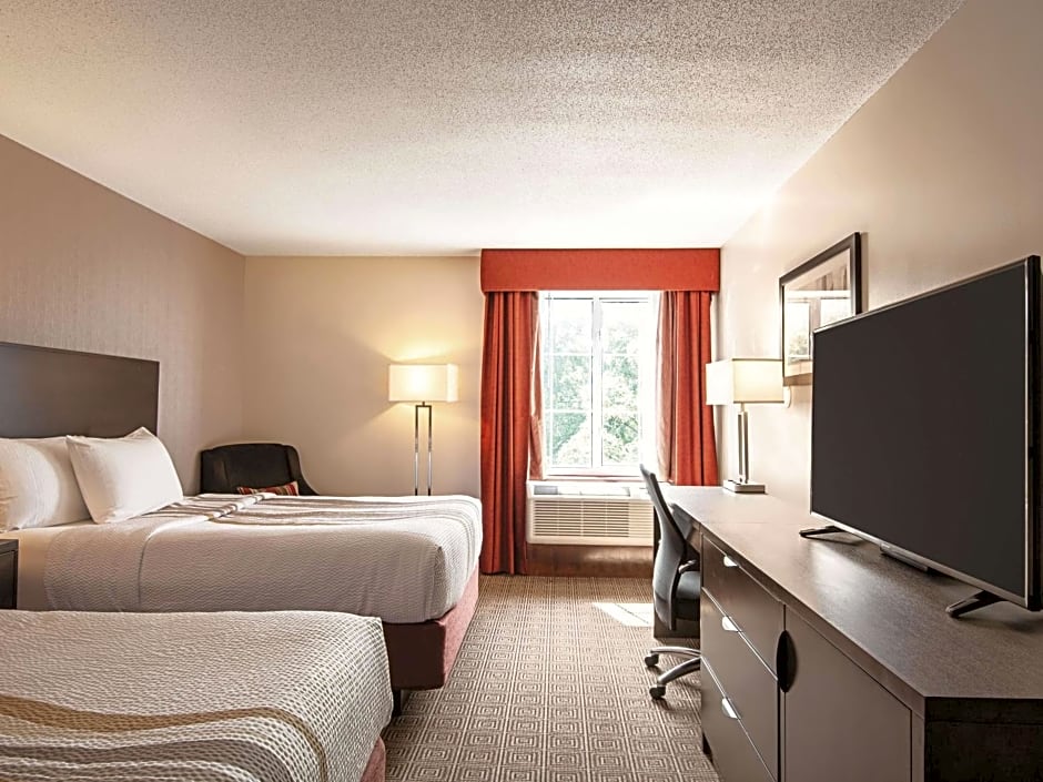 La Quinta Inn & Suites by Wyndham Vancouver Airport