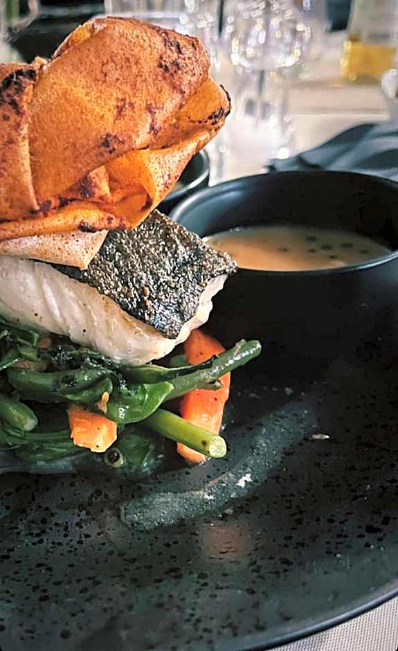 Fly inn Hotel Lounge & Nezzo Restaurant