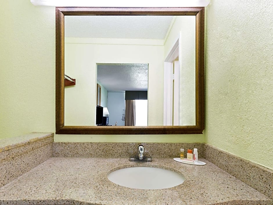 Days Inn by Wyndham Washington
