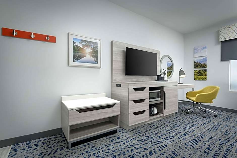 Photo 1 of 5 of 2 Queen Beds, Mobility Accessible, Bathtub