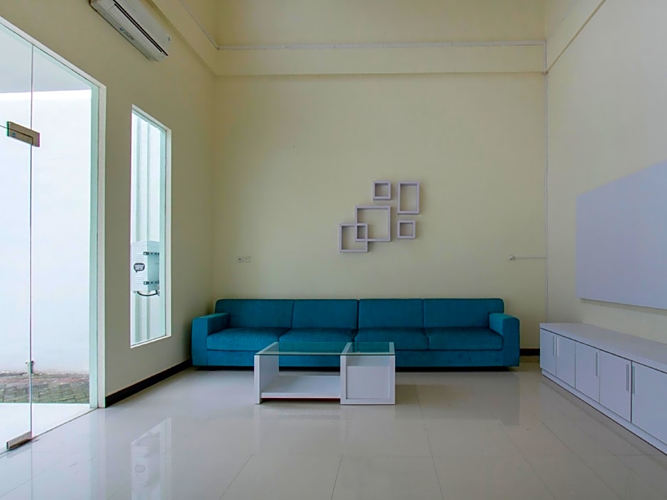 OYO 2753 Irma's Residence