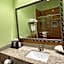 Regency Inn & Suites By Capital O Houston IAH Airport