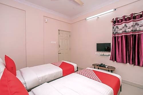 OYO Flagship 10363 Sri Balaji Guest House & Restaurent
