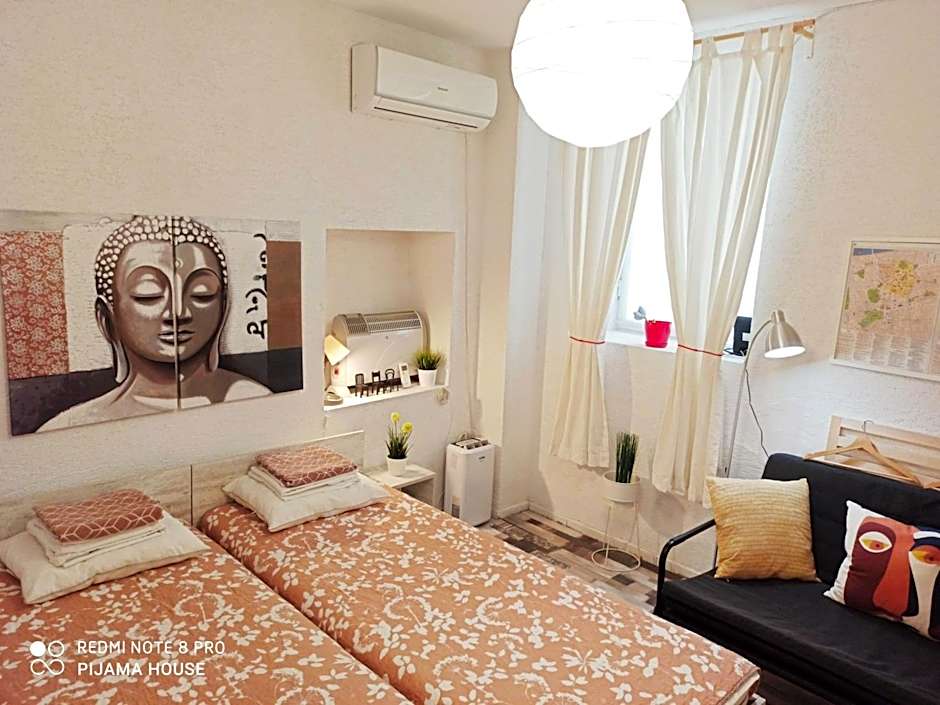 PIJAMA HOUSE - Bike & Bed