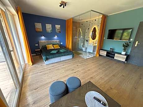 Apartment with Lake View