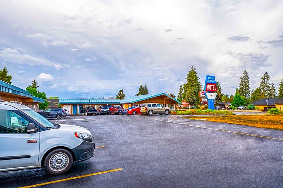 Royal Gateway Motel by OYO