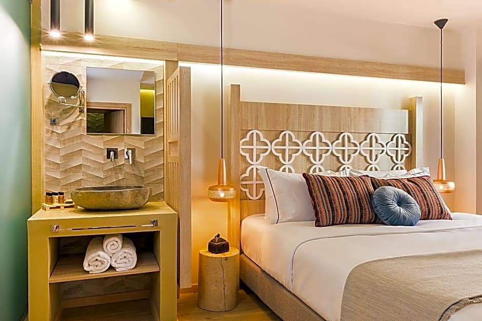 Cressa Suites (Adults Only)