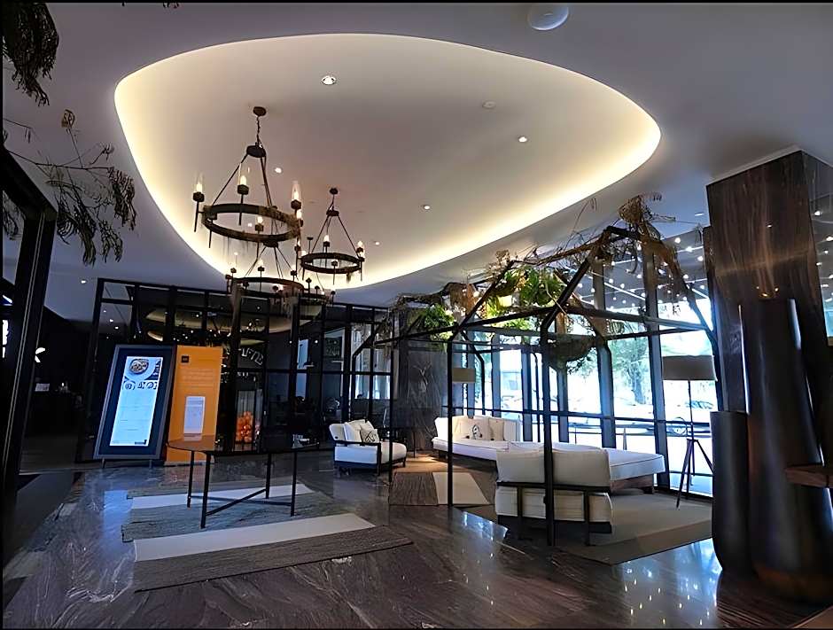 M ROOF HOTEL & RESIDENCES