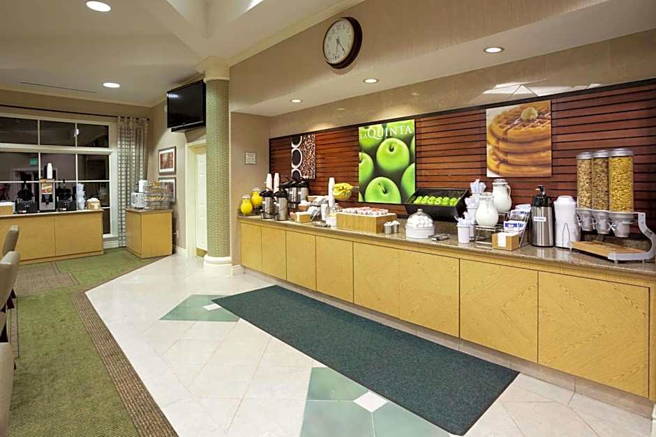 La Quinta Inn & Suites by Wyndham Salt Lake City Airport