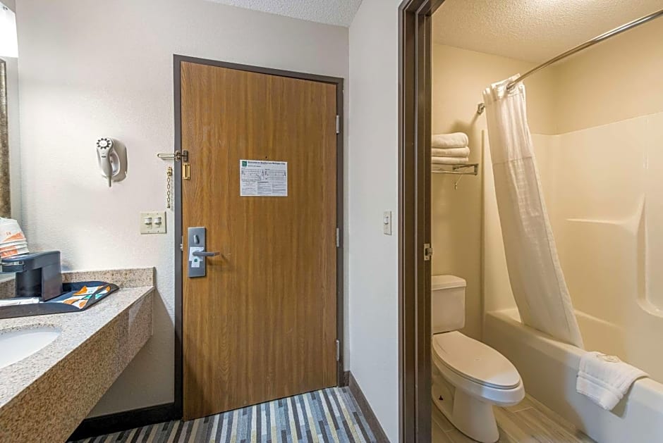 Quality Inn - Michigan City, IN