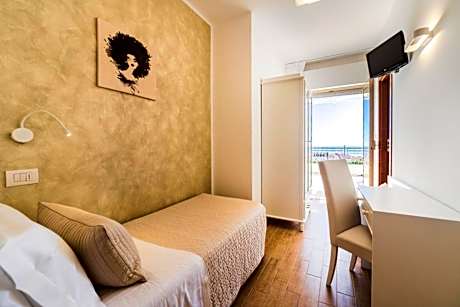 Quadruple Room with Sea View
