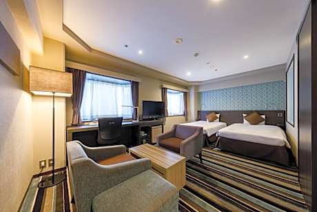Large Twin Room with Lounge Access ＆ Complimentary Light Breakfast - Non-Smoking