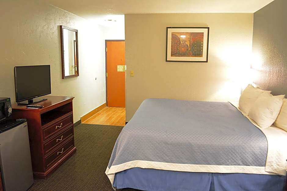 Days Inn by Wyndham Clive - West Des Moines