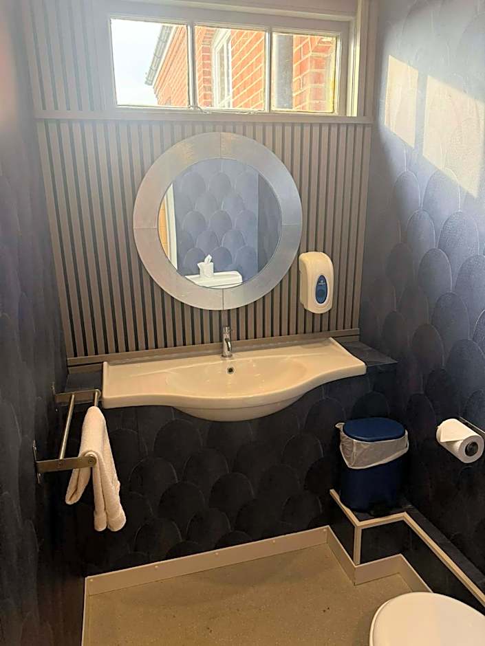 The Jubilee Hotel East - with NEWLY REFURBISHED SPA FACILITIES - GAMESPIT - AND SMOKEHOUSE