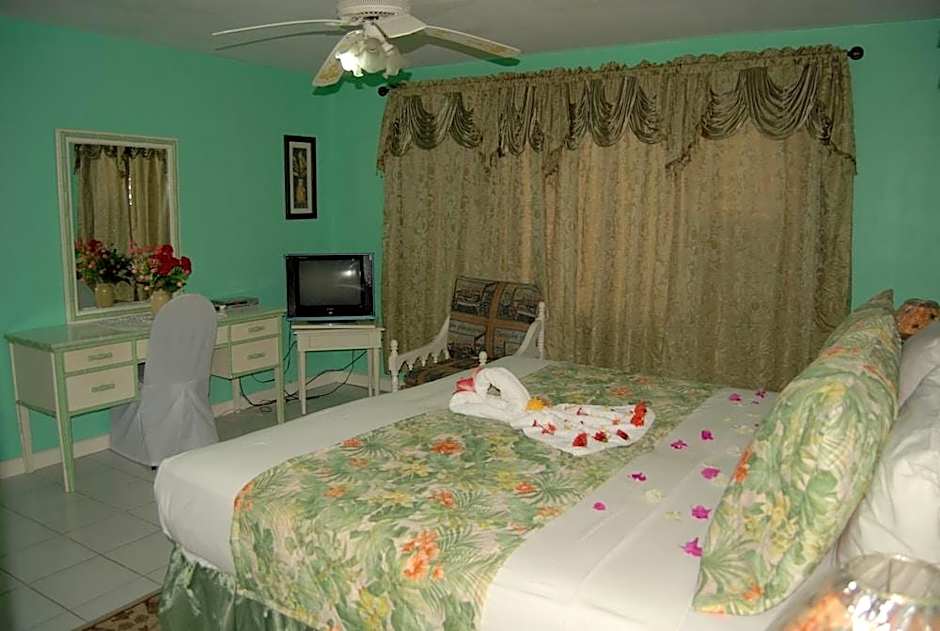 Pink Hibiscus Guest House
