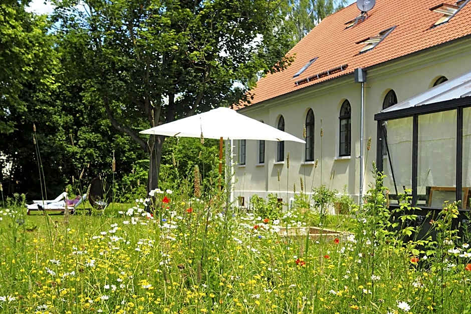 Kavaliershaus Schloß Blücher am Finckenersee