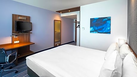 Standard Queen Room with Extra Single Bed Ground Floor