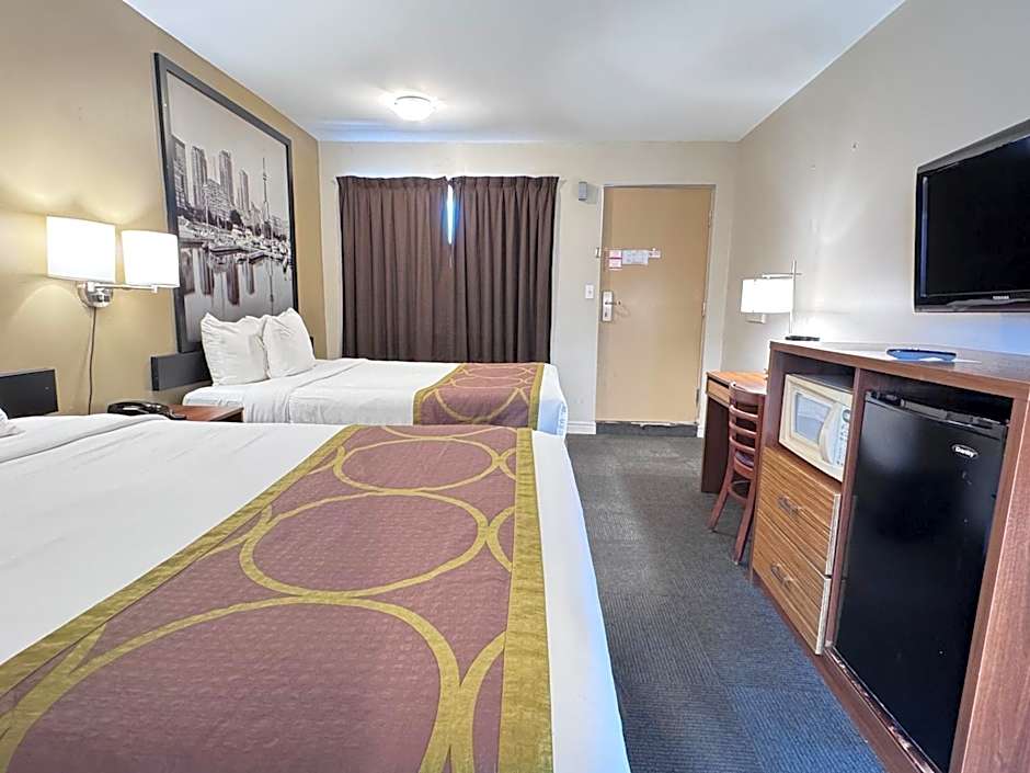 Super 8 by Wyndham Guelph