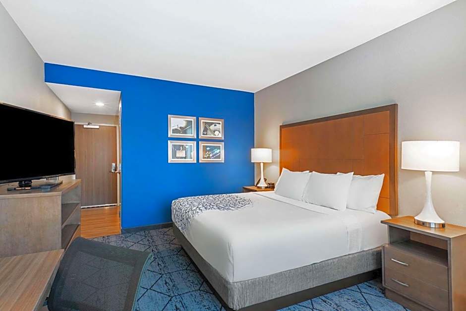La Quinta Inn & Suites by Wyndham Kansas City Beacon Hill