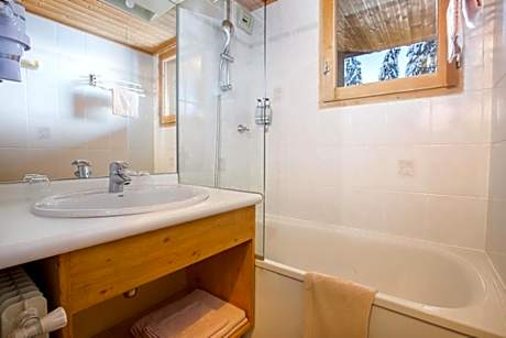 Twin Room with Shower