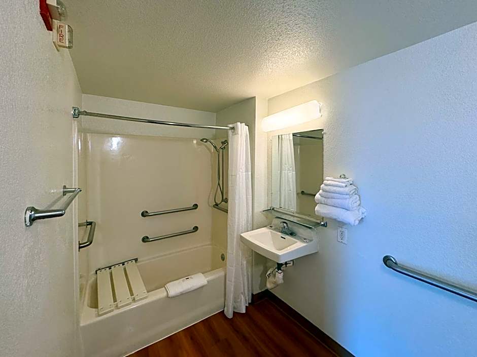 Studio 6 Bellflower CA Los Angeles