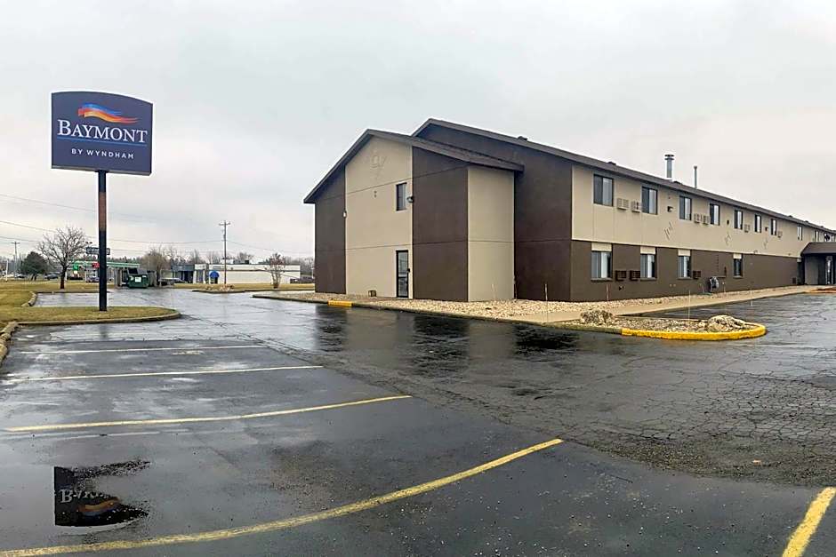 Baymont by Wyndham Oshkosh Airport