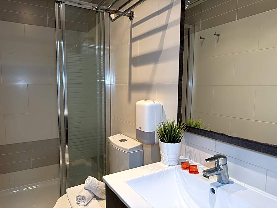 Photo 1 of 1 of PRIVATE ENTRANCE APARTMENT