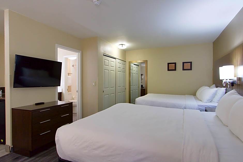 Photo 1 of 4 of Efficiency 2 Queen Beds Suite