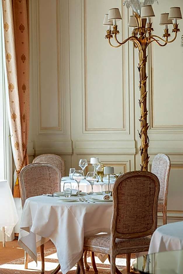 Chateau De Rochecotte