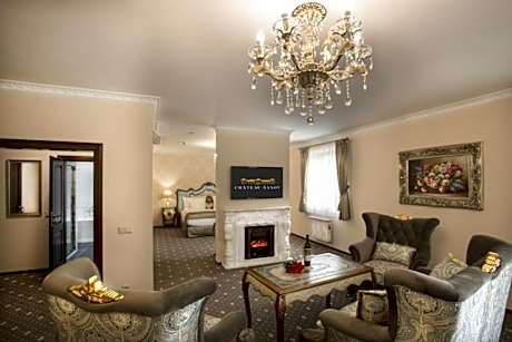 Deluxe King Suite