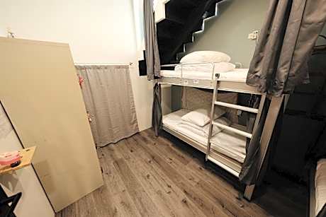 Bunk Bed in Mixed Dormitory Room