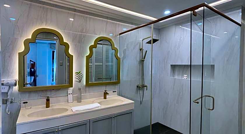Queen Margarette Hotel