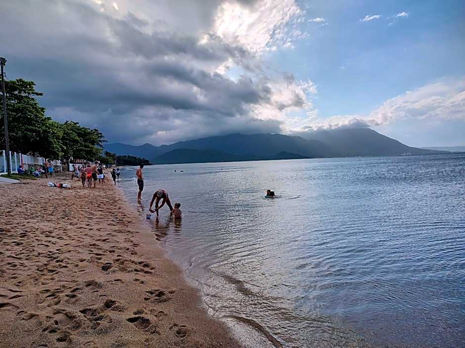 Casa charmosa pé na areia por do sol