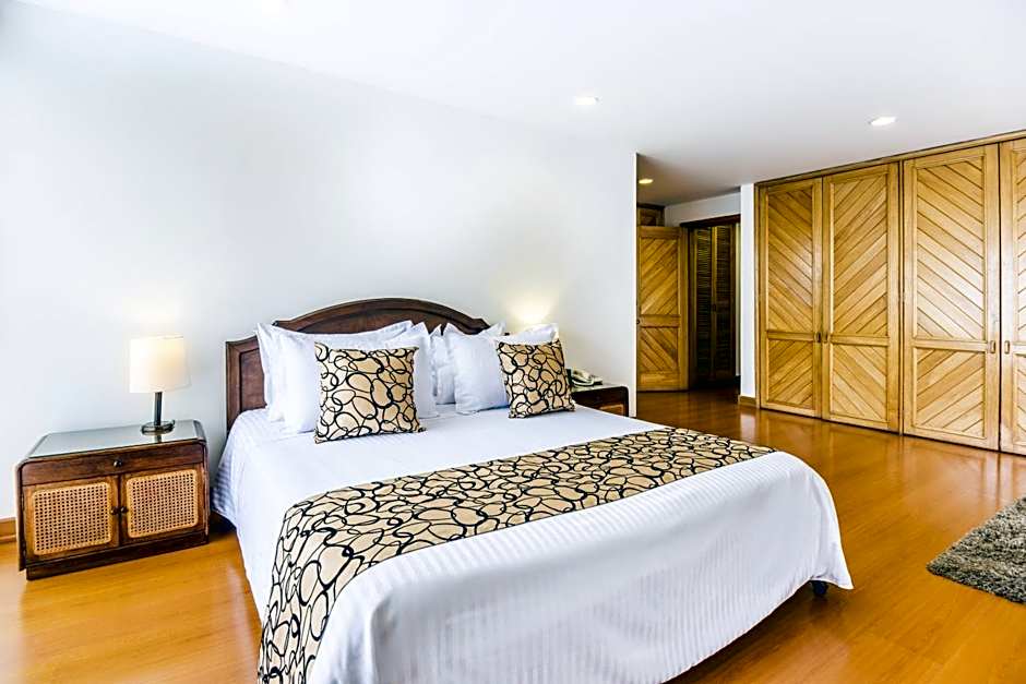 Travelers Fontana Plaza