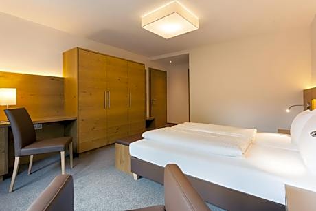 Two-Bedroom Apartment with Balcony I