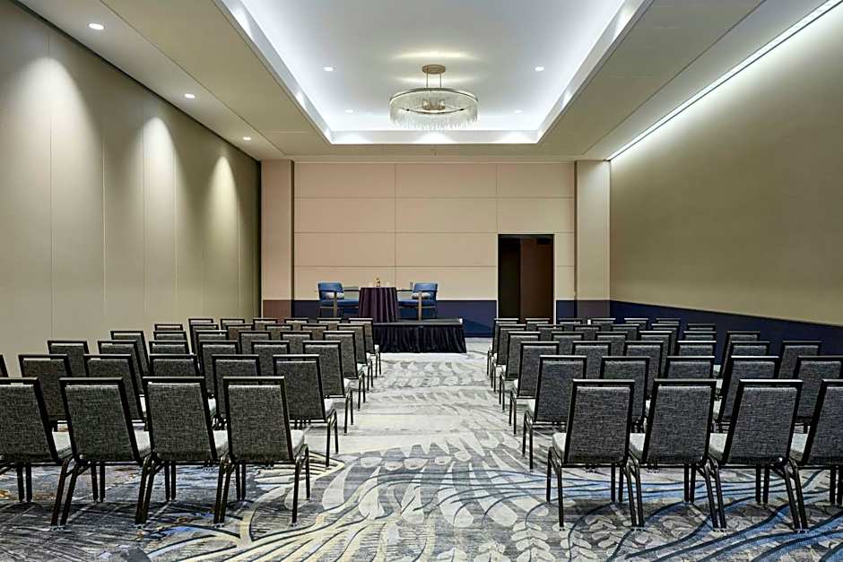 Renaissance by Marriott Schaumburg Convention Center Hotel