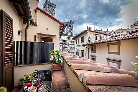 Classic Double Room with Balcony and Partial View