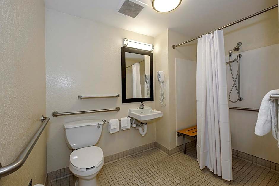 Red Roof PLUS+ Gainesville