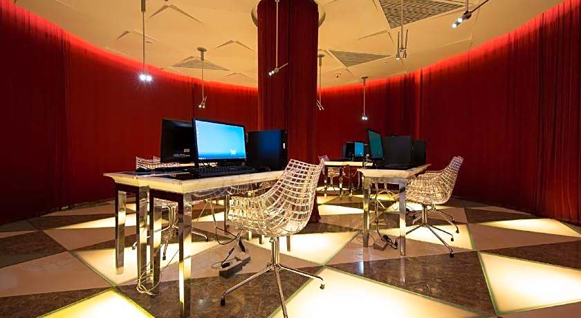 Kowloon Harbourfront Hotel