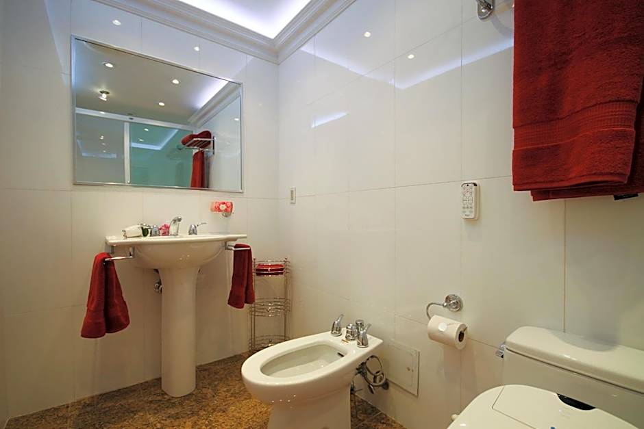 Yonge Suites Apart Hotel